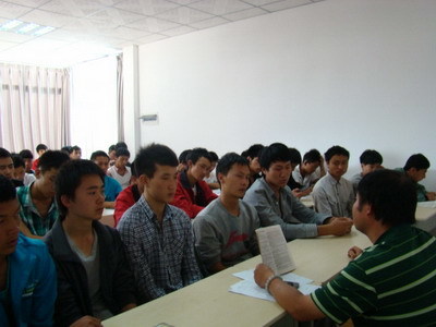 公司組織開展技校實(shí)習(xí)生培訓(xùn)