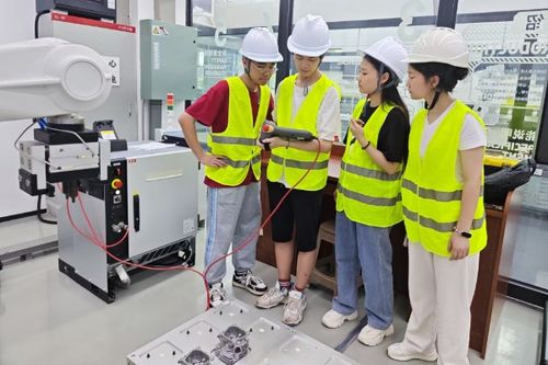 創(chuàng)新實施校企合作 重慶工業(yè)職業(yè)技術學院把課堂搬進企業(yè)工廠